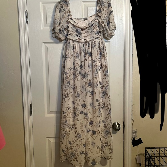 White floral dress - Picture 1 of 1